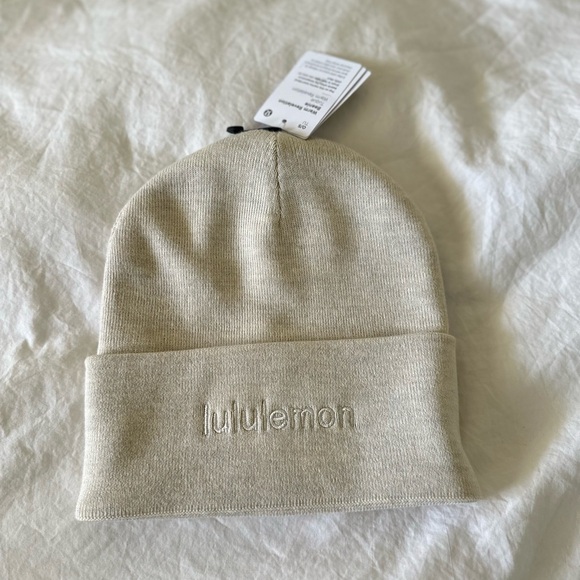 Lululemon Athletica Merino Wool blend beanie NWT